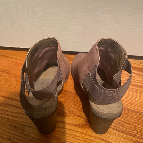 Kenneth Cole Reaction Fridah Fly Heels - Picture 8 of 9